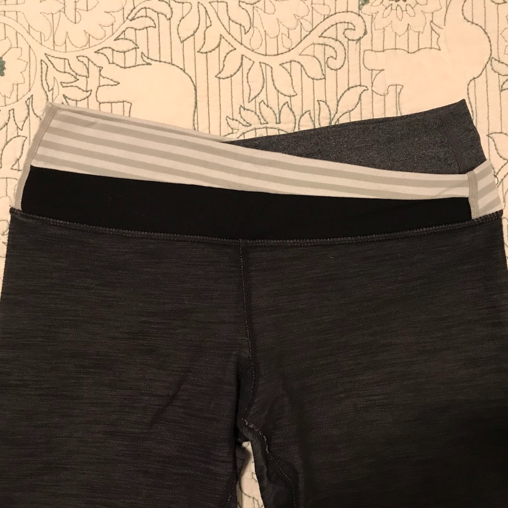 Lululemon ASTRO WUNDER UNDER CROP II - Size 4